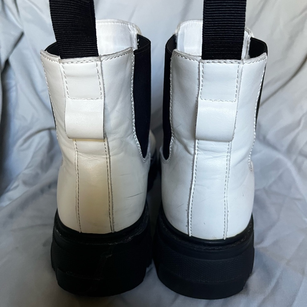 CLOVER~CUSHIONAIRE~WHITE/BLACK~ANKLE BOOTS~8.5 - Picture 5 of 13